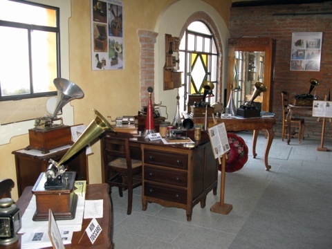 Scorcio del museo: fonografi e grammofoni